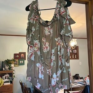 7th Avenue off the shoulder floral print top